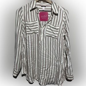Isabel NWT Maternity blouse S buttons half down. Long sleeve two front pocket.